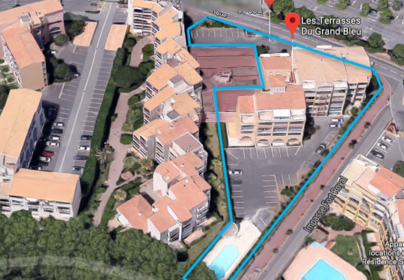 Apartment in Agde - Apartment with loggia and swimming pool