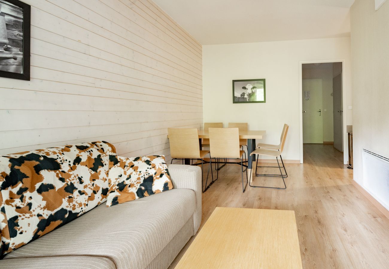 Apartment in Ax-les-Thermes - Apartment with balcony and swimming pool