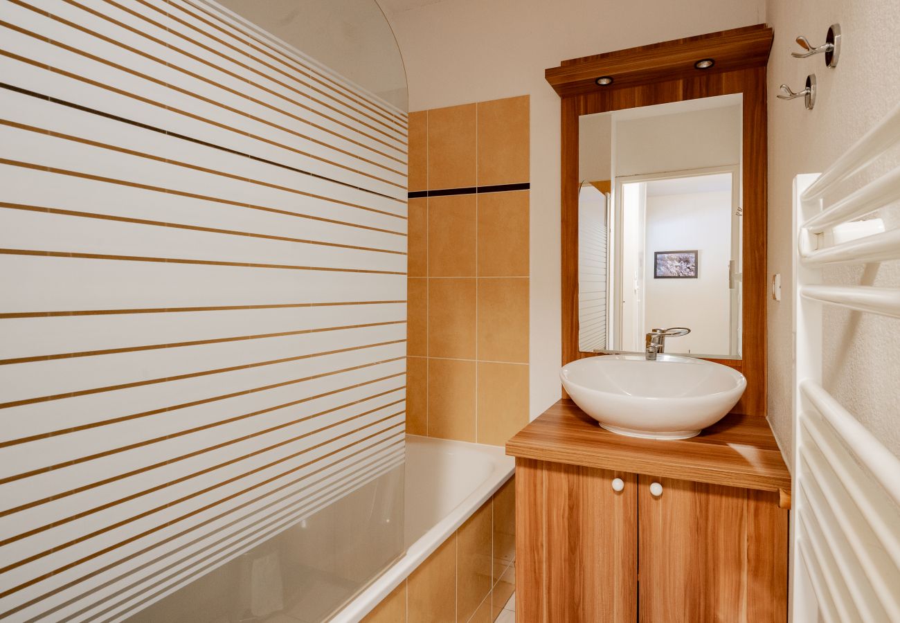 Apartment in Ax-les-Thermes - Apartment with balcony and swimming pool
