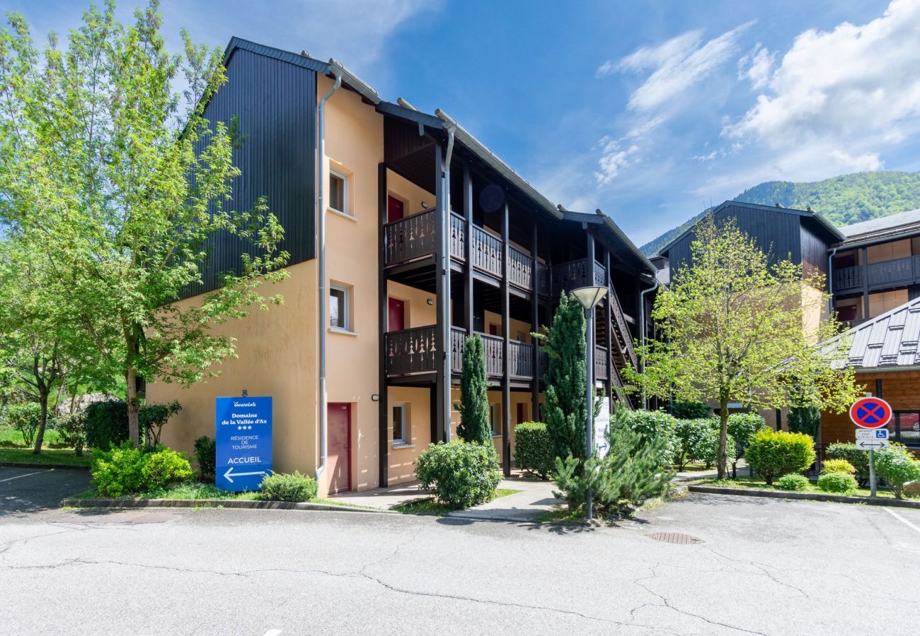 Apartment in Ax-les-Thermes - Apartment with balcony and swimming pool