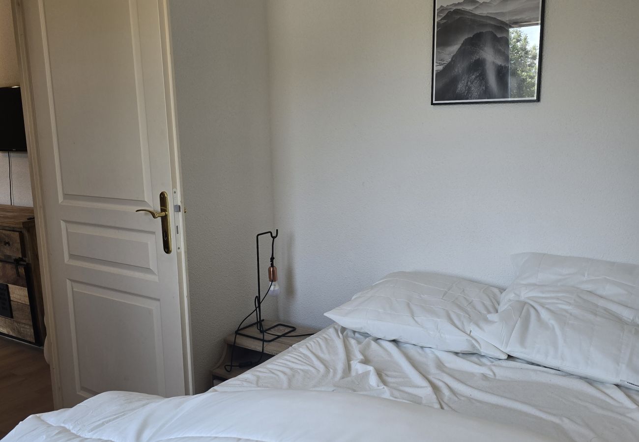 Apartment in Saint-Sorlin-d´Arves - Flat with sleeping area, balcony & indoor swimming pool