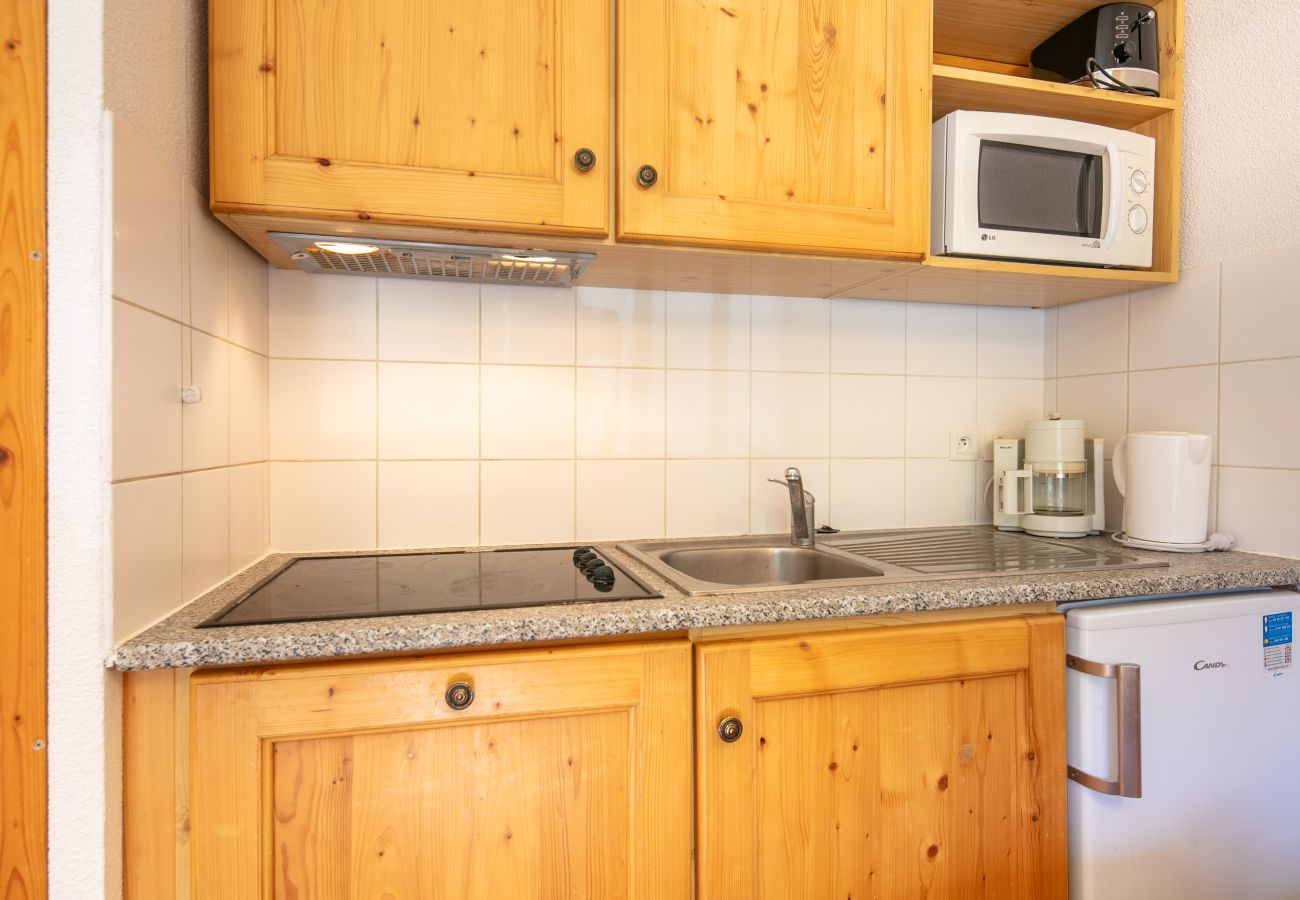 Apartment in Saint-Sorlin-d´Arves - Flat with a balcony and heated swimming pool / accessible for people with reduced mobility
