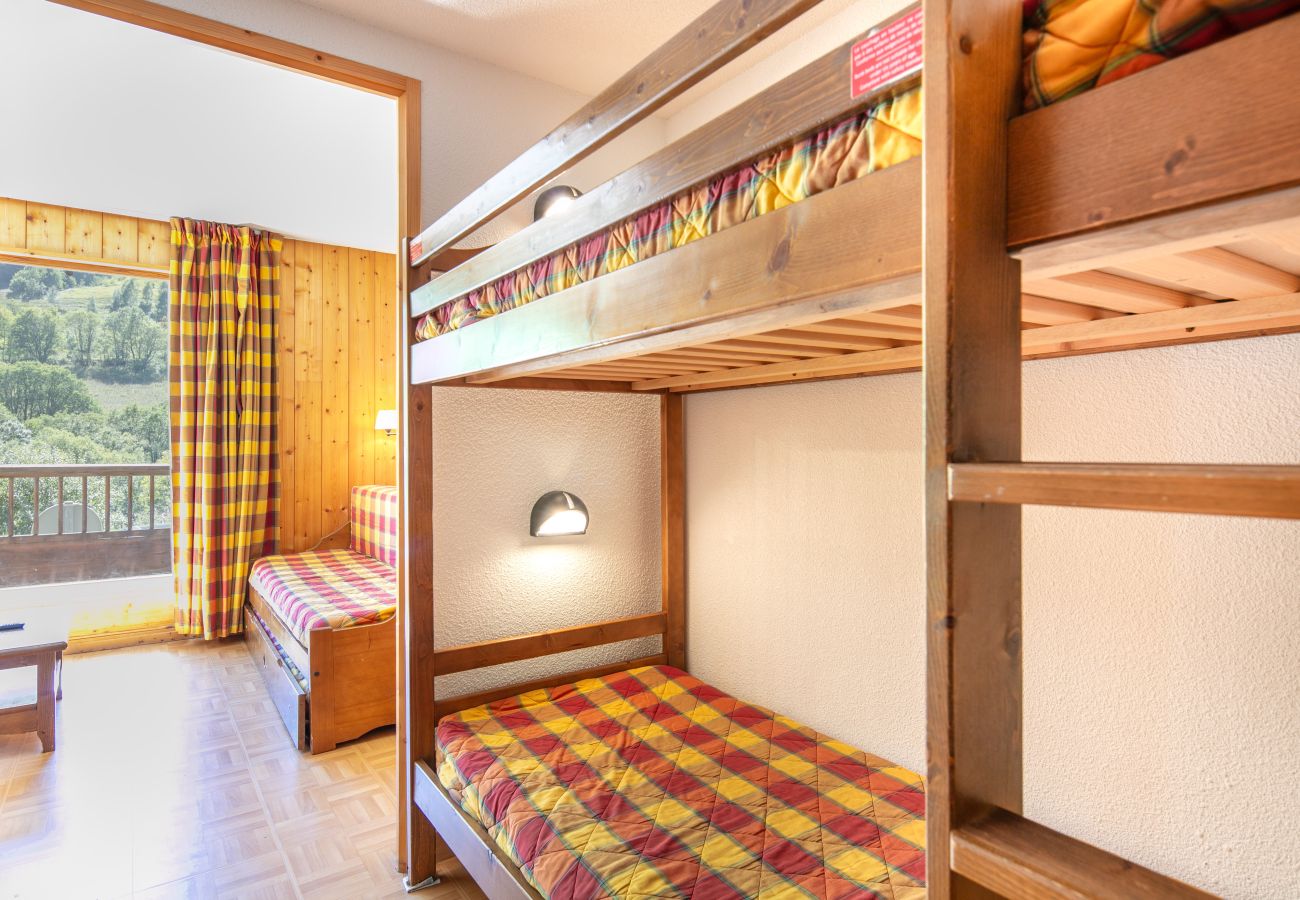Apartment in Saint-Sorlin-d´Arves - Flat with a balcony and heated swimming pool / accessible for people with reduced mobility