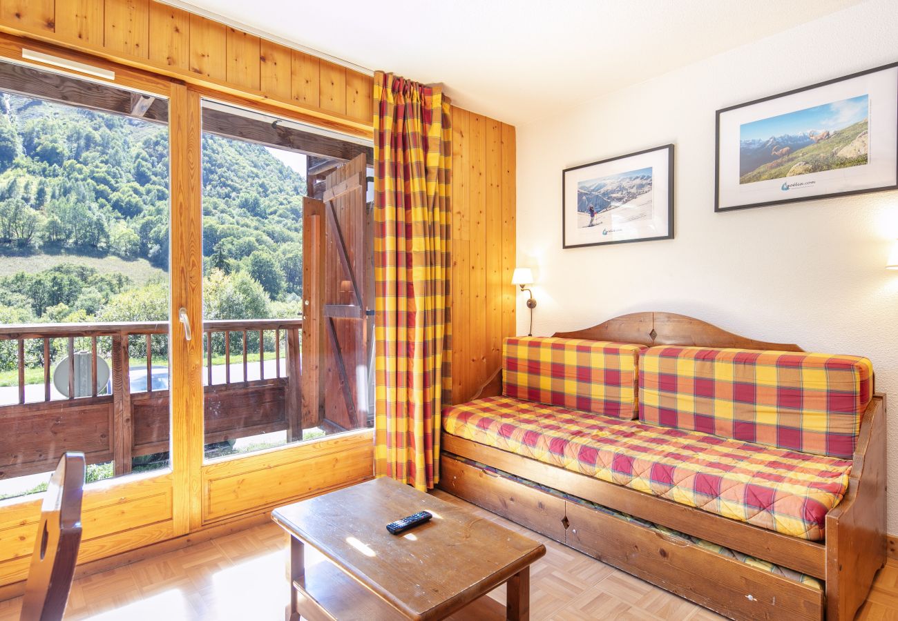Apartment in Saint-Sorlin-d´Arves - Flat with a balcony and heated swimming pool / accessible for people with reduced mobility