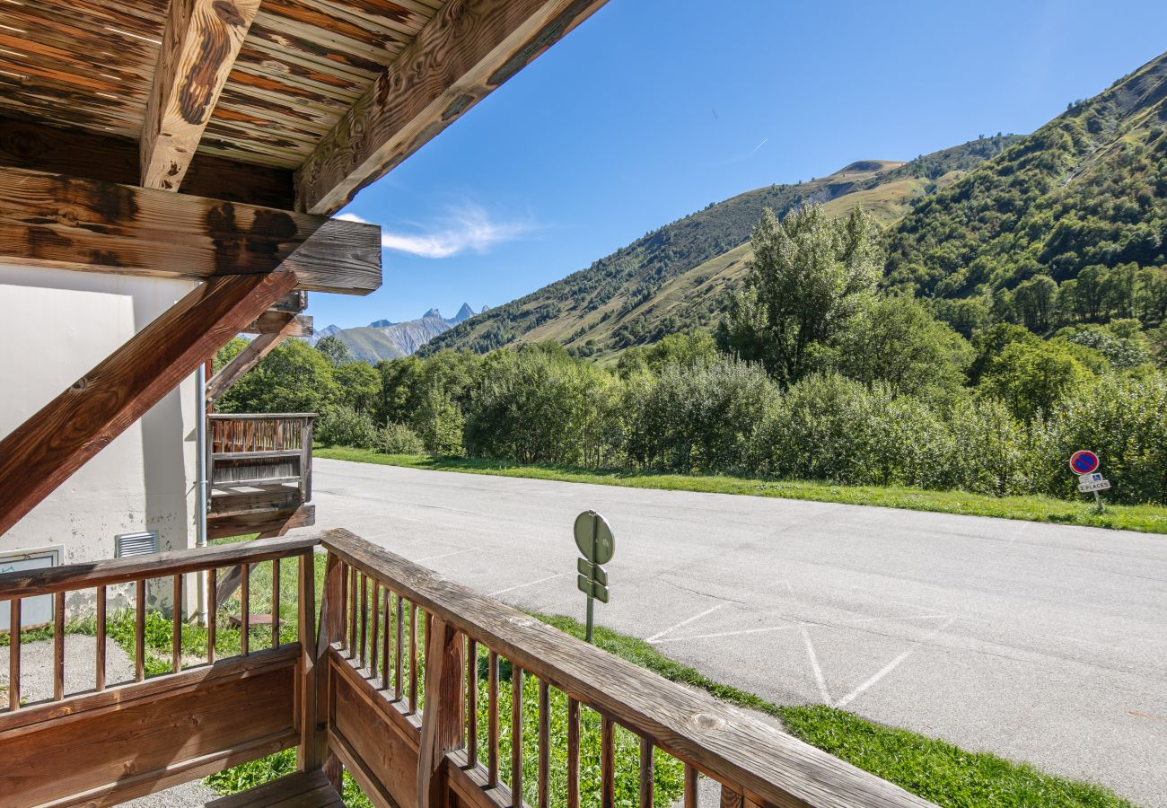 Apartment in Saint-Sorlin-d´Arves - Flat with a balcony and heated swimming pool / accessible for people with reduced mobility