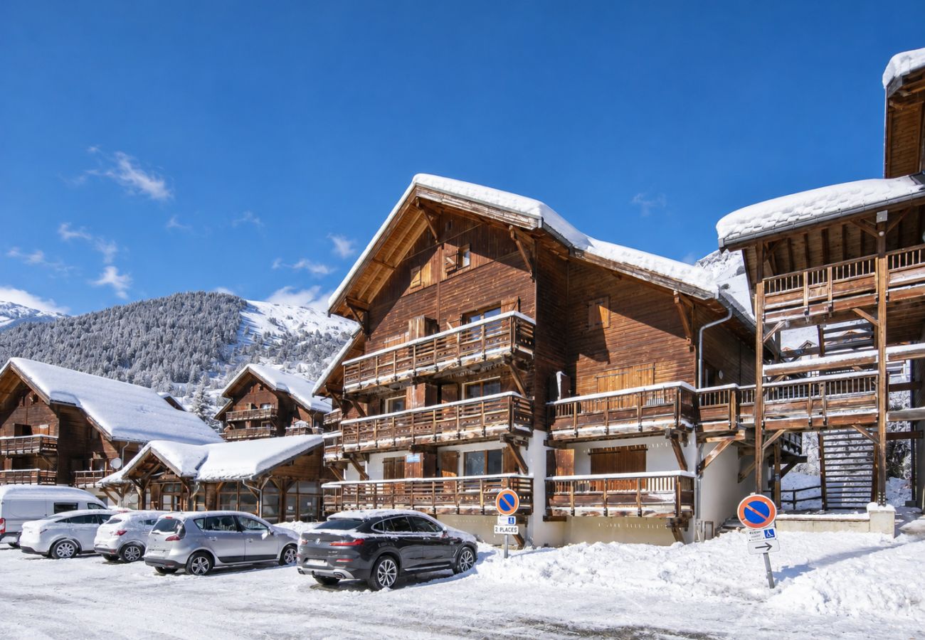 Apartment in Saint-Sorlin-d´Arves - Flat with a balcony and heated swimming pool / accessible for people with reduced mobility