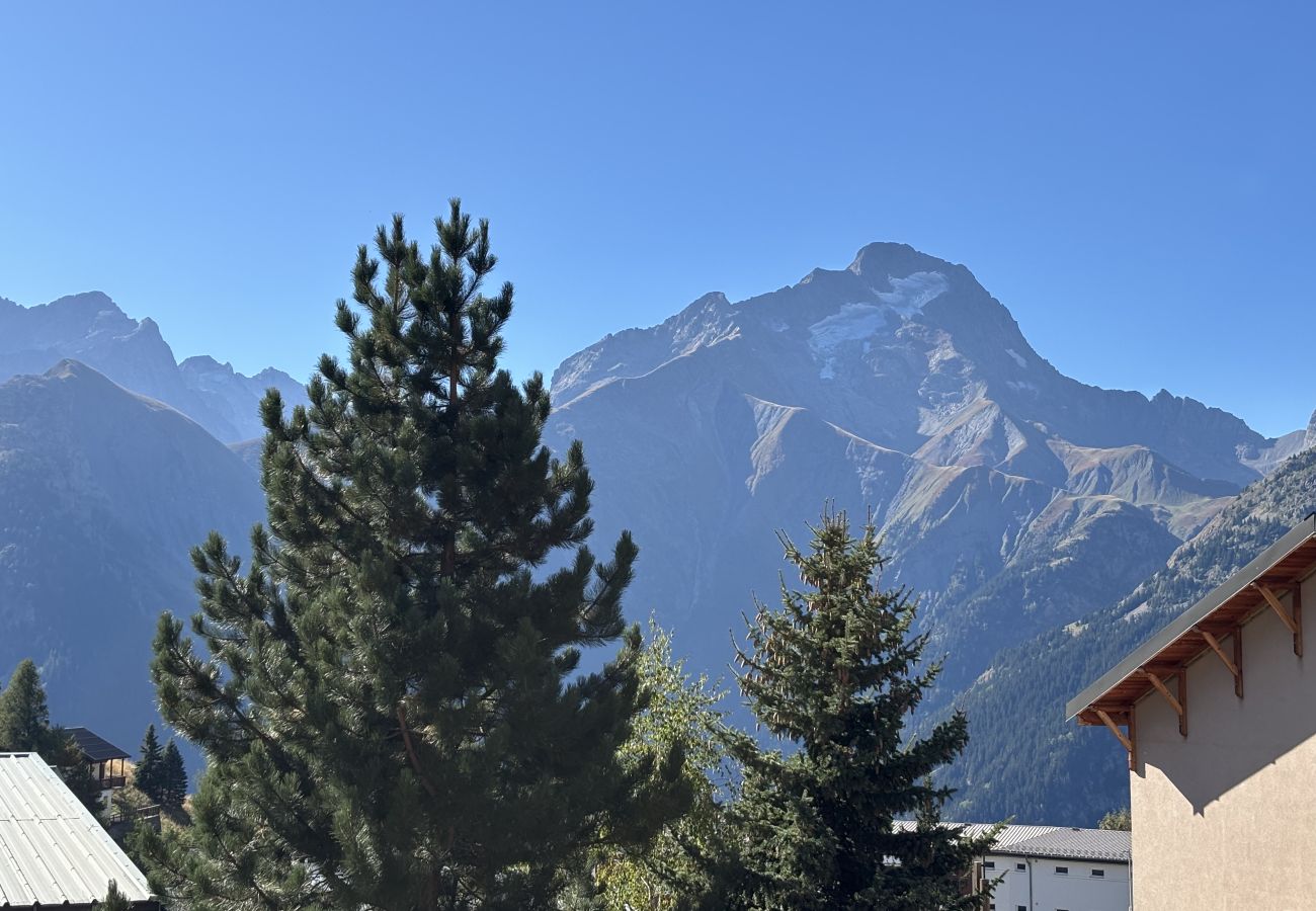 Apartment in Les Deux Alpes - Apartment with balcony and ski slopes view