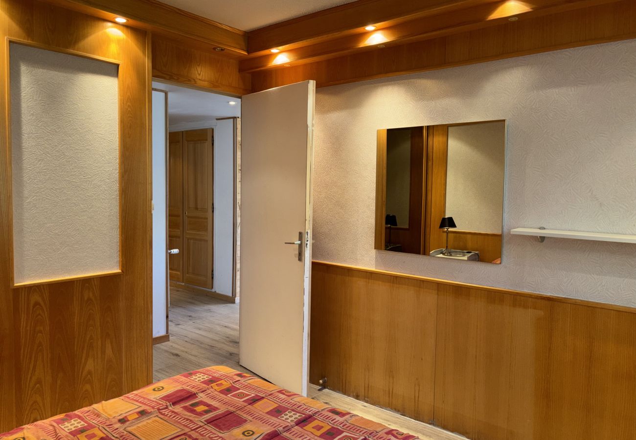 Apartment in Les Deux Alpes - Apartment with balcony and ski slopes view