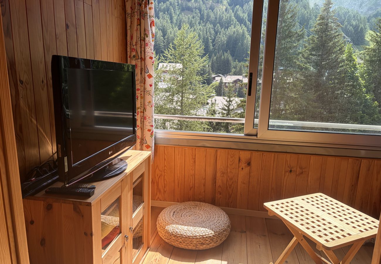 Studio in Allos - Studio with a mezzanine and a loggia with mountain views