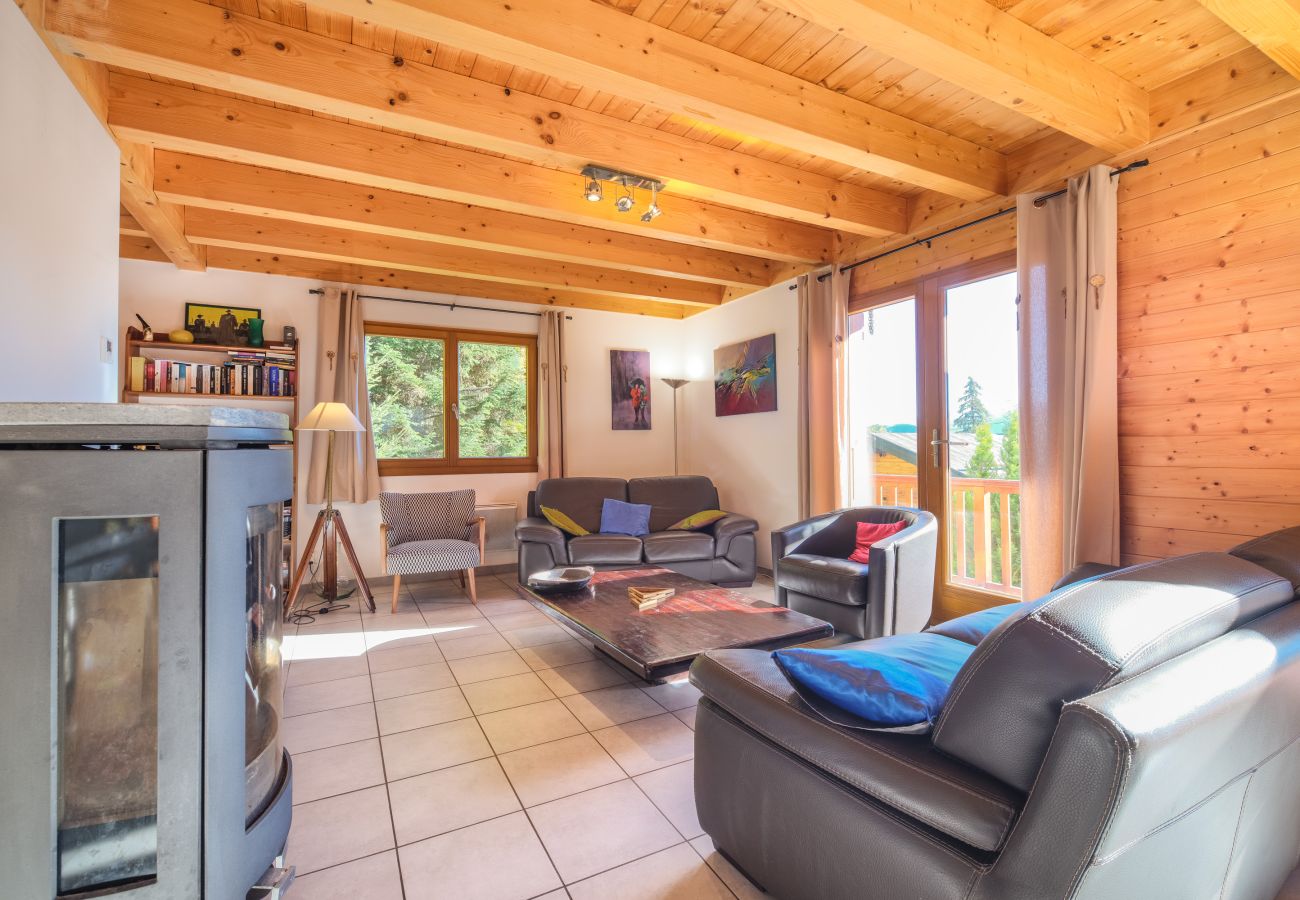 Chalet in La Léchère - Fully Equipped Chalet with Mountain Views