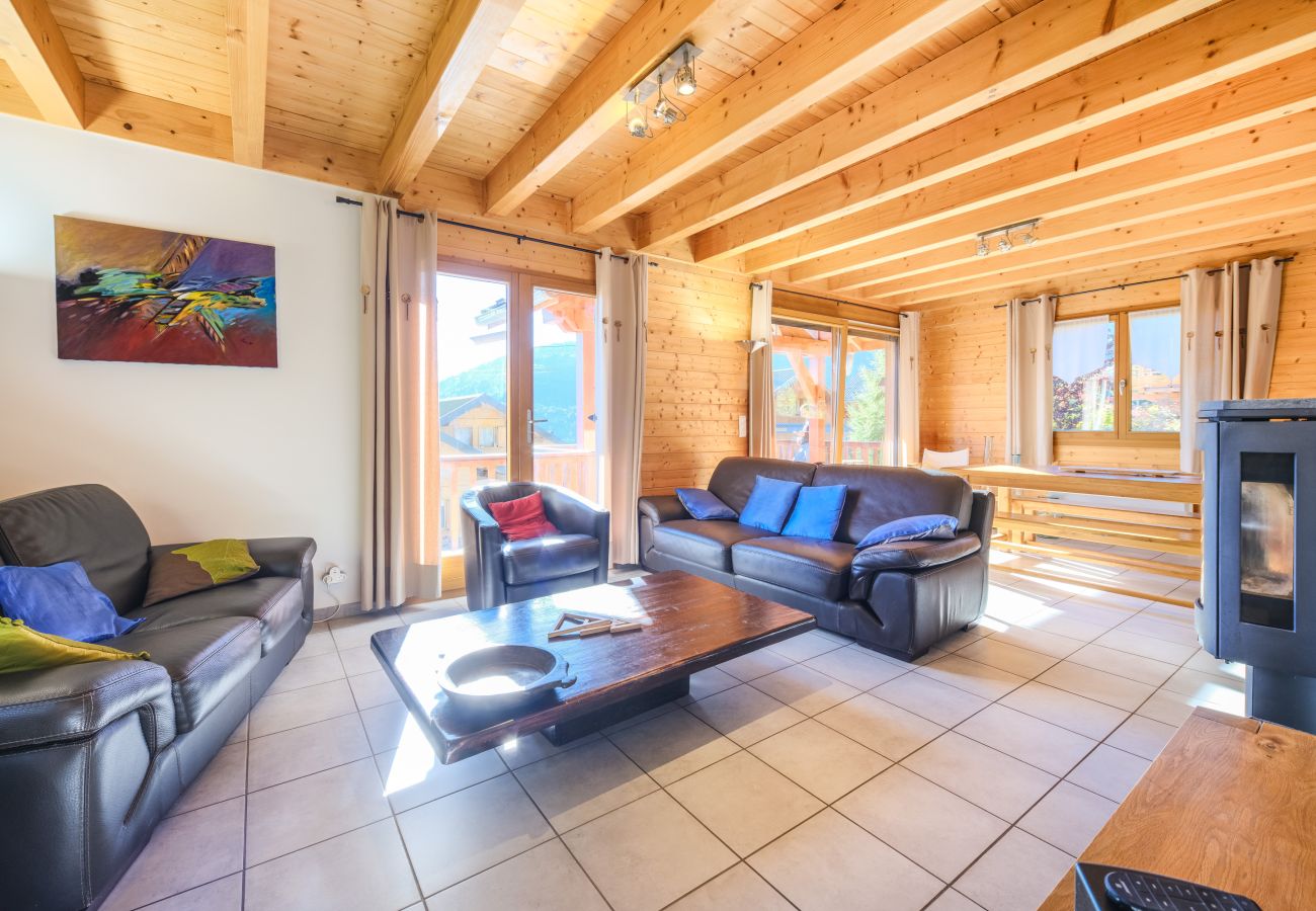 Chalet in La Léchère - Fully Equipped Chalet with Mountain Views