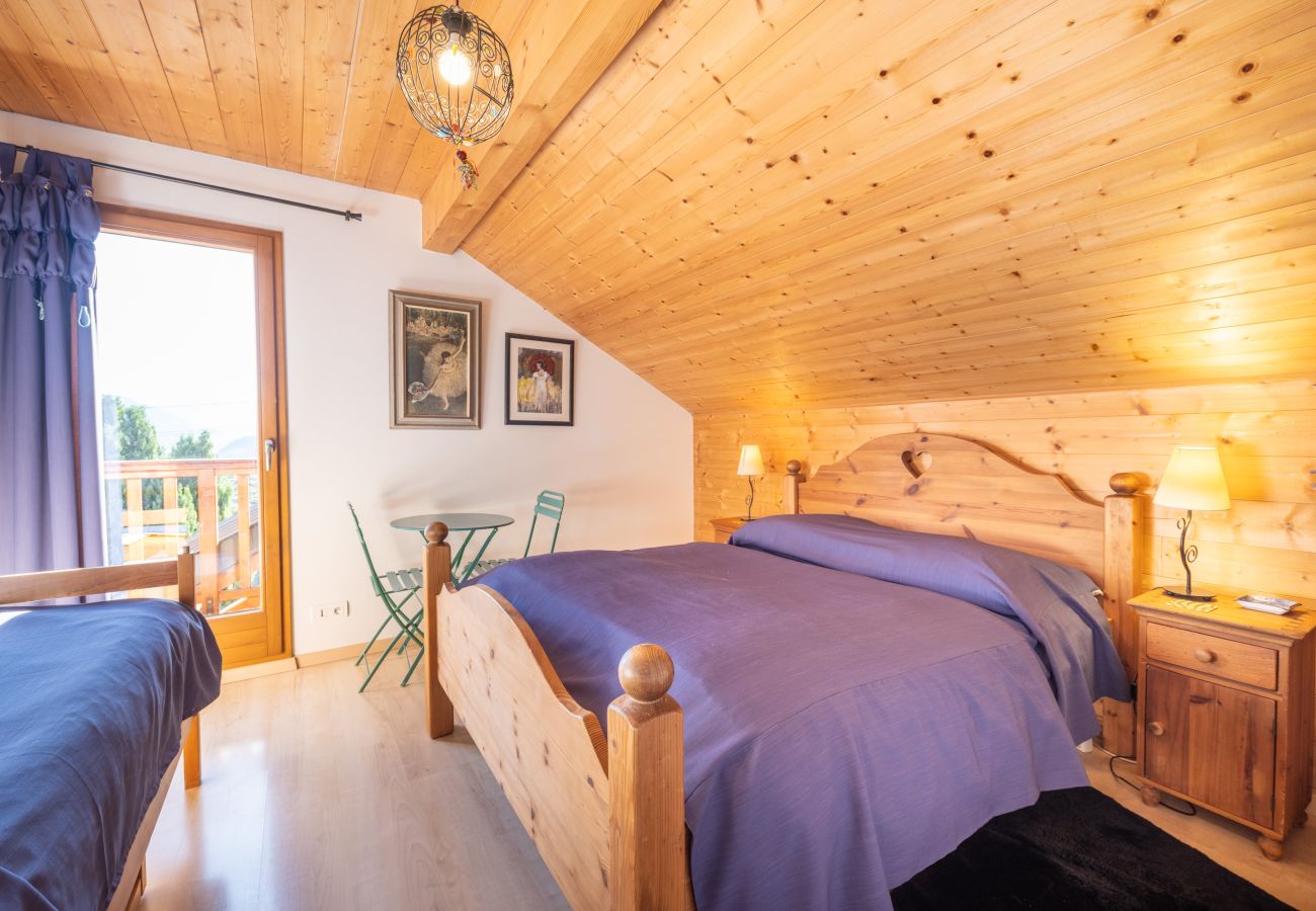 Chalet in La Léchère - Fully Equipped Chalet with Mountain Views