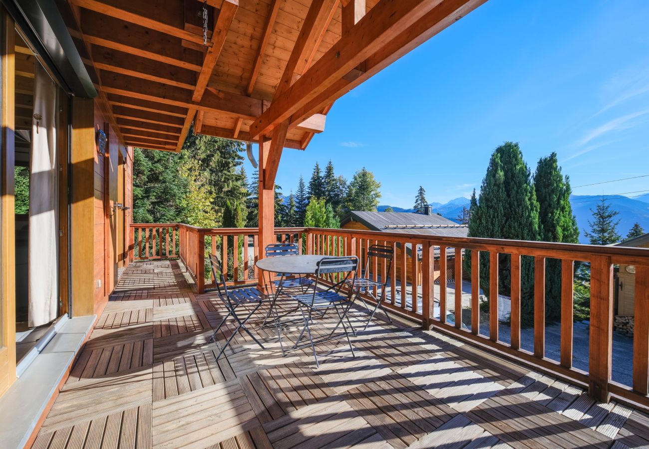Chalet in La Léchère - Fully Equipped Chalet with Mountain Views