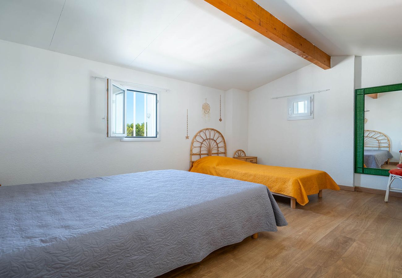 Apartment in Agde - Air-conditioned flat with a mezzanine and a balcony
