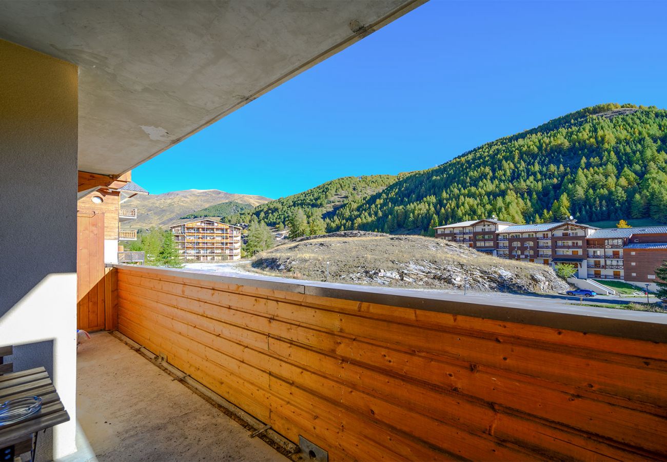 Appartement à Allos - Appt 4/6 pers vue montagnes, skis aux pieds