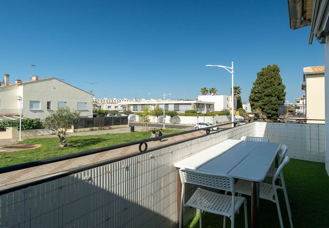 Appartement à Le Grau-du-Roi - Appartement avec balcon & parking à 500m de la plage