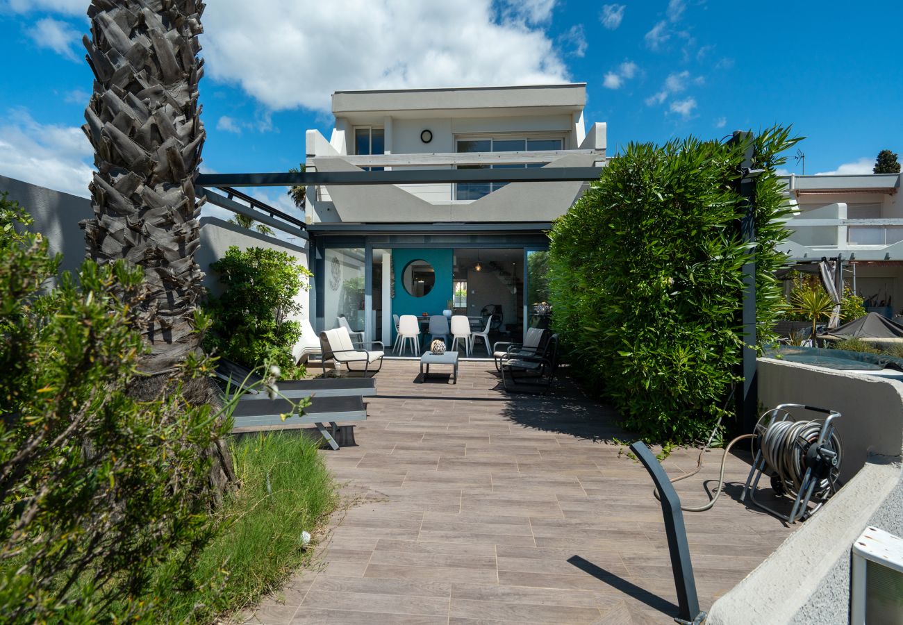 Villa à Le Grau-du-Roi - Villa 8 pers avec vue exceptionnelle sur la Marina