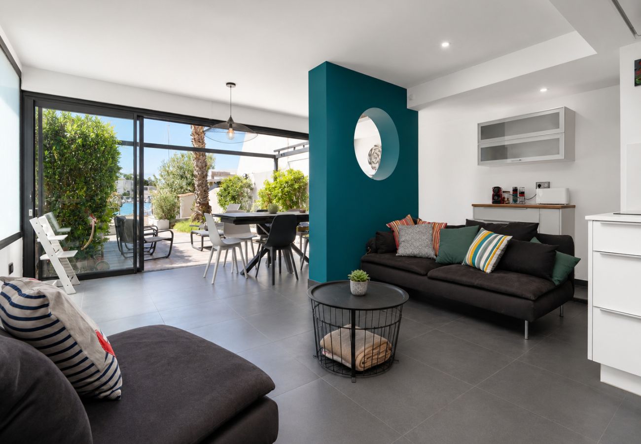 Villa à Le Grau-du-Roi - Villa 8 pers plein sud climatisée au coeur la Marina