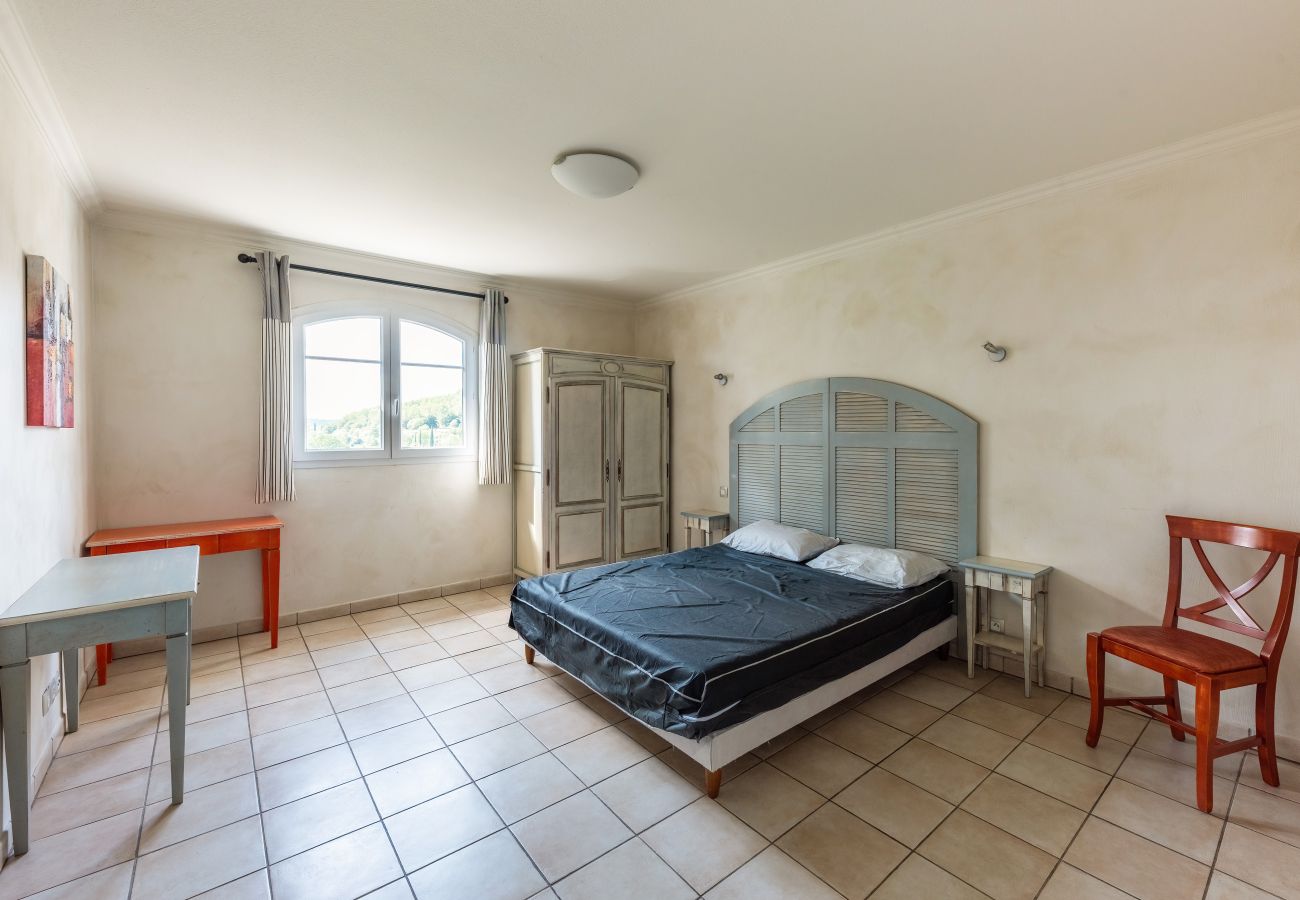 Appartement à Callian - Bel Appt 8 pers avec vue piscine