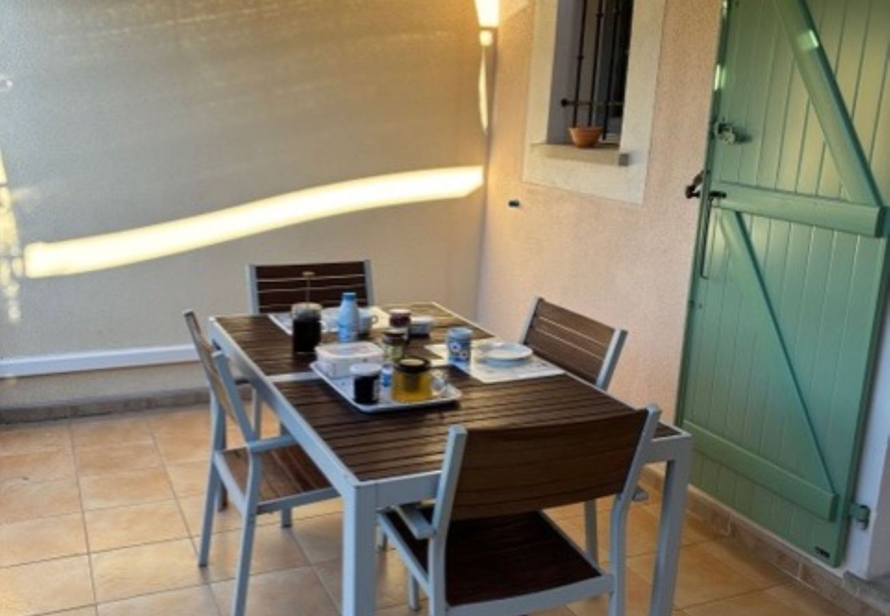 Villa à Homps - Villa duplex climatisé, 4 pers, avec jardin clos
