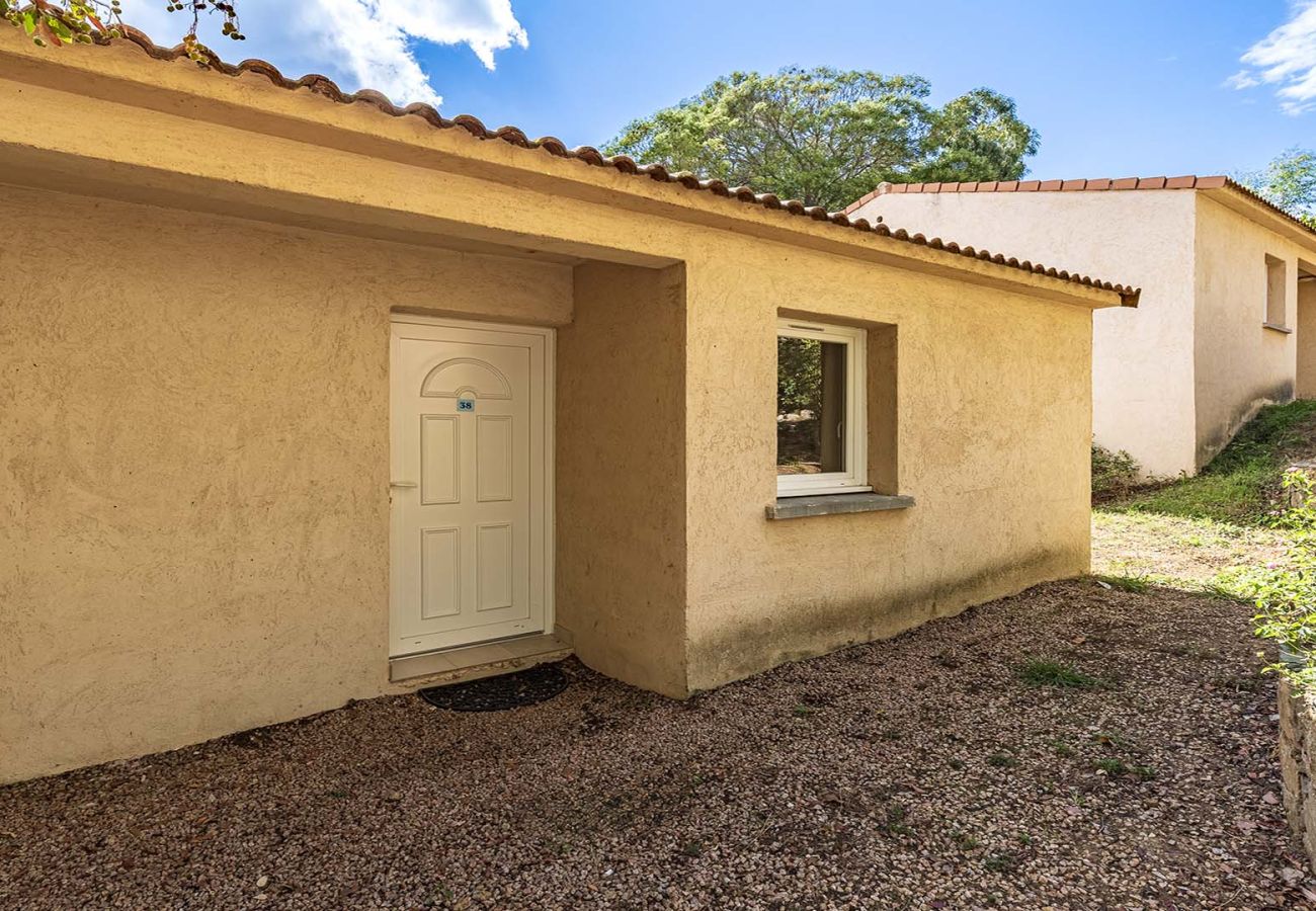 Maison mitoyenne à Sari-Solenzara - Maisonnette, 5 pers, terrasse, proche de la mer
