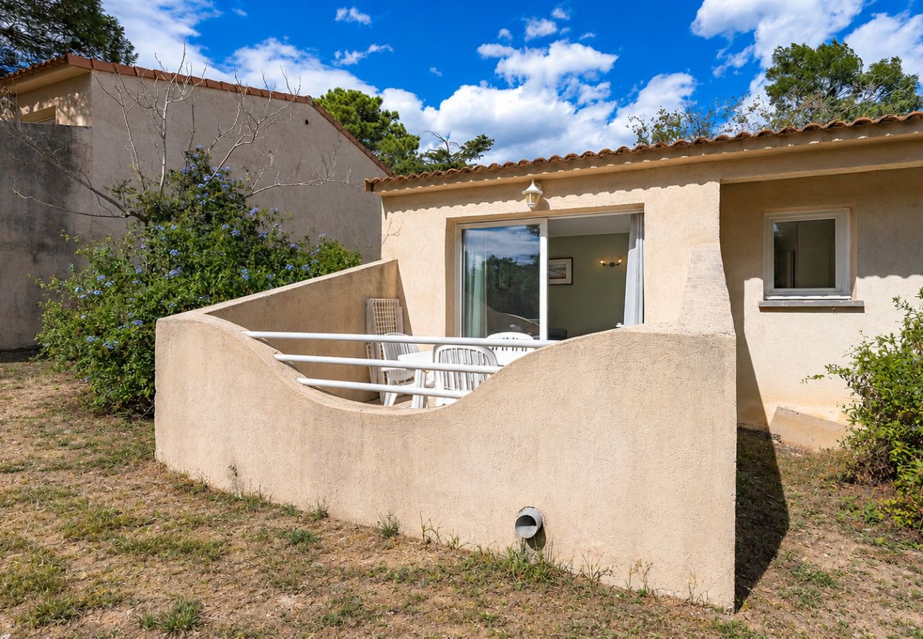 Maison mitoyenne à Sari-Solenzara - Maisonnette climatisée, 5 pers avec terrasse, proche de la mer