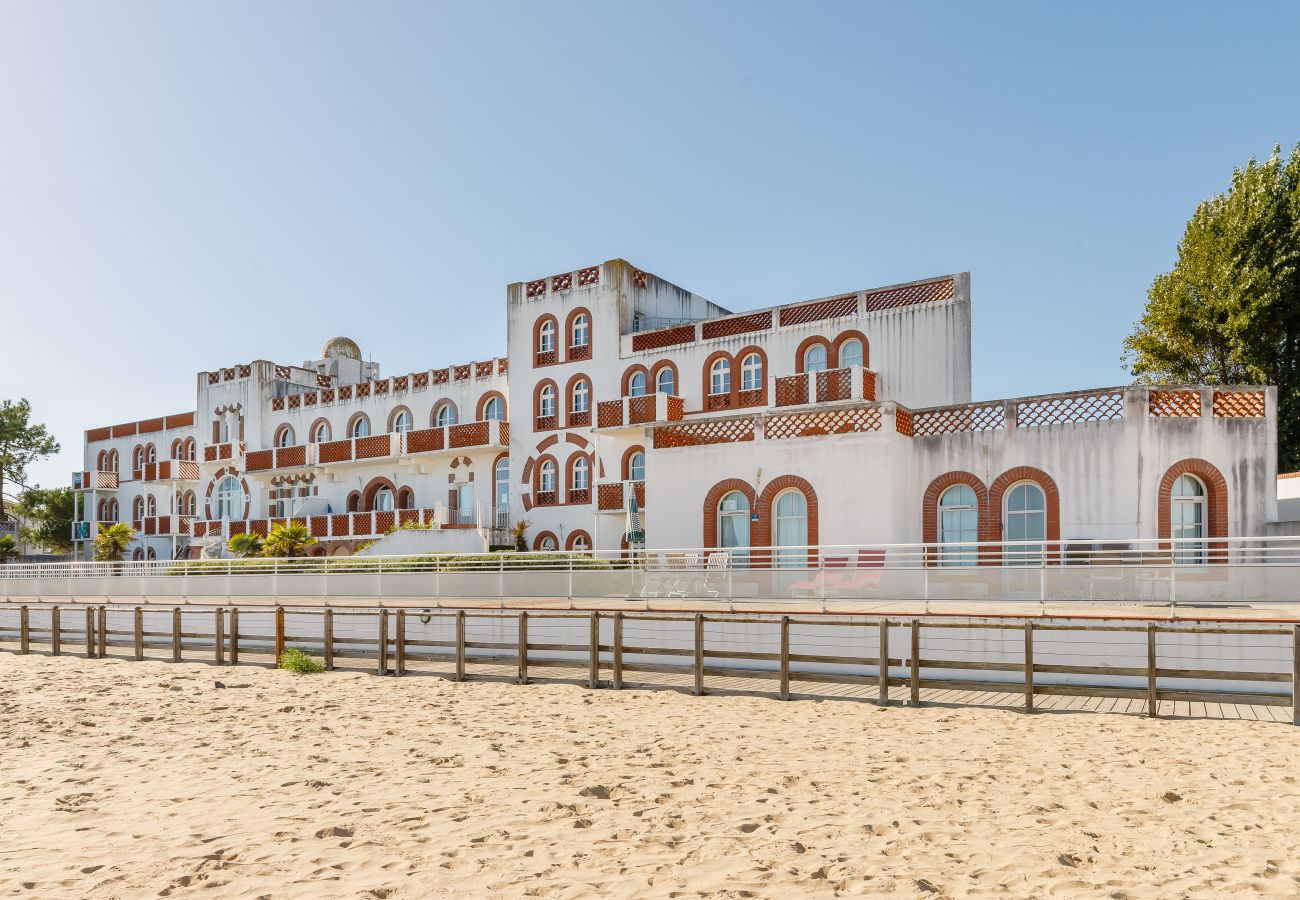 Appartement à La Tranche-sur-Mer - Bel Appt 5 pers en bord de plage avec piscine