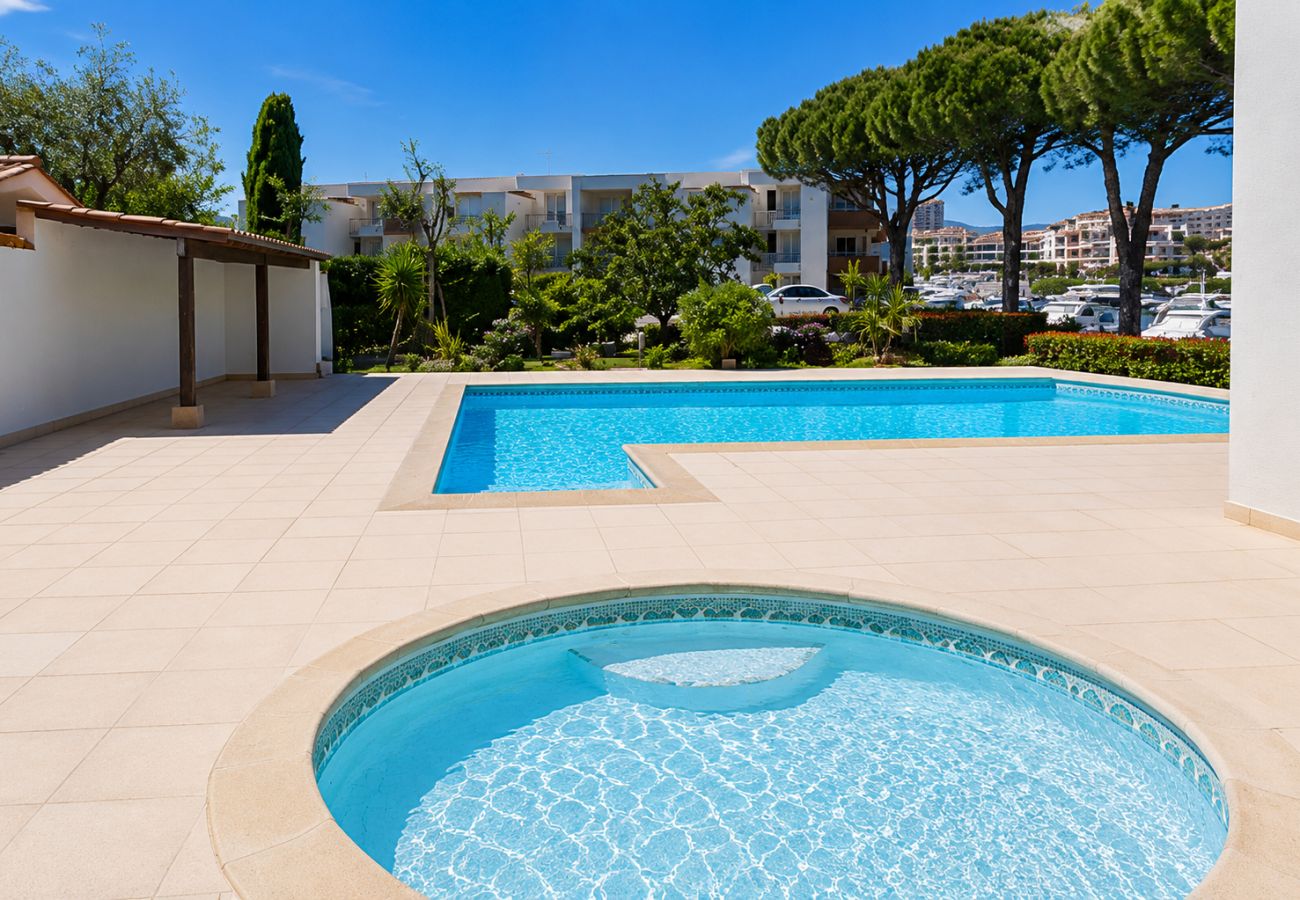 Appartement à Mandelieu-la-Napoule - Appt climatisé plein Sud 4 pers vue Marina avec piscine