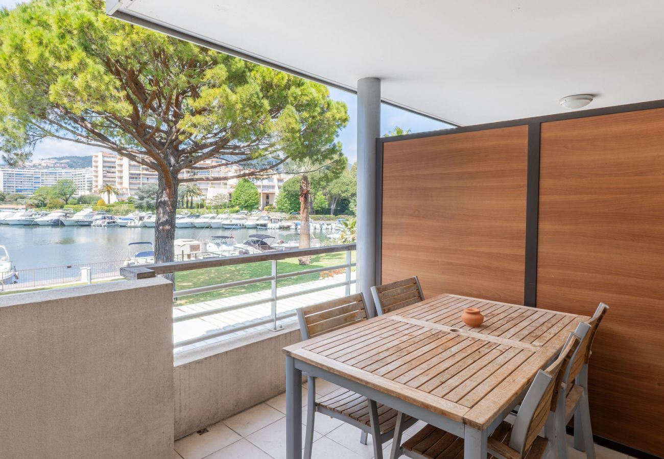 Appartement à Mandelieu-la-Napoule - Bel Appt climatisé pour 4pers 