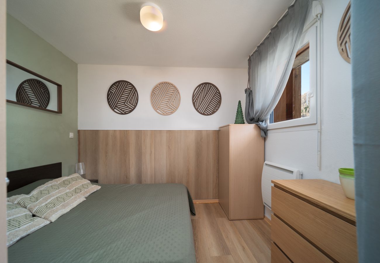 Appartement à Allos - Bel appartement 6 pers, pied des piste, vue montagne