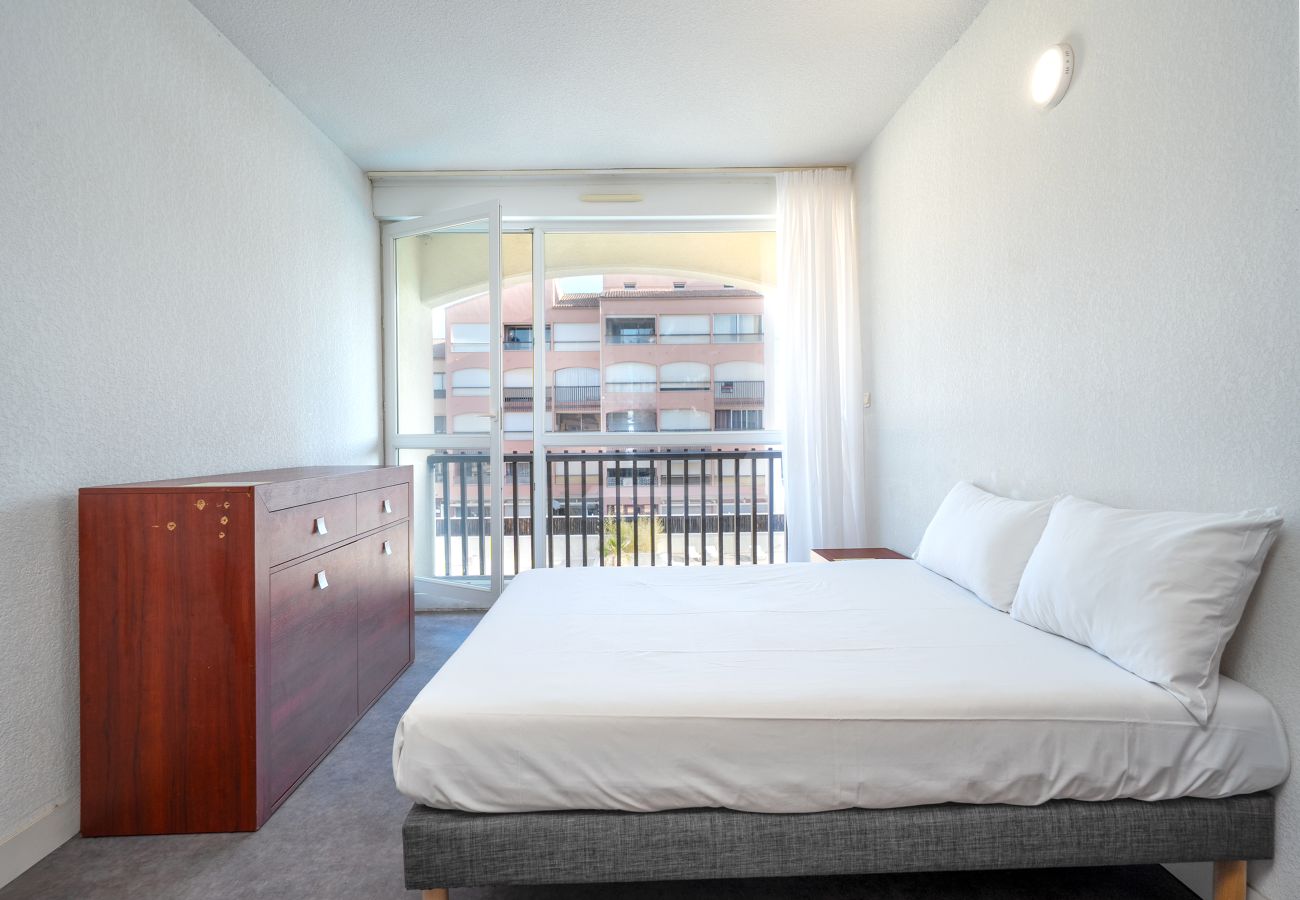Studio à Agde - Studio coquet 2 pers, vue piscine, balcon 