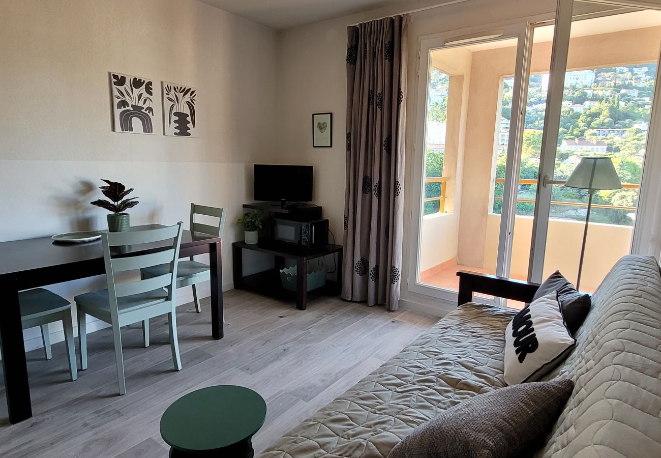 Appartement à Grasse - Appartement avec magnifique vue du balcon, et piscine