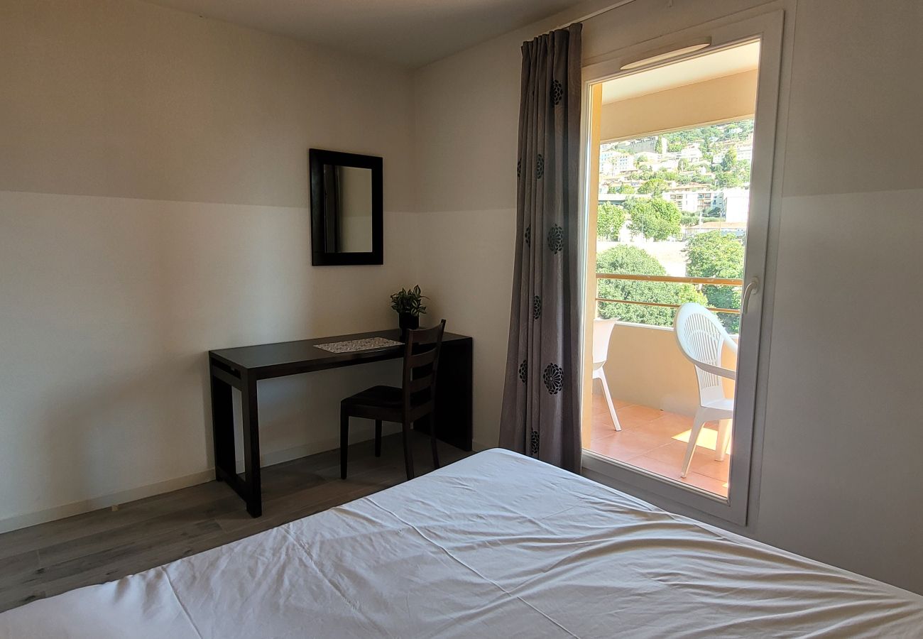 Appartement à Grasse - Appartement avec magnifique vue du balcon, et piscine