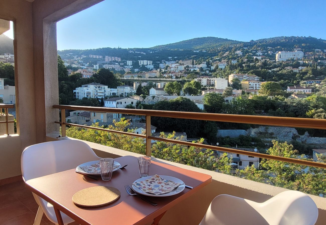 Appartement à Grasse - Appartement avec magnifique vue du balcon, et piscine