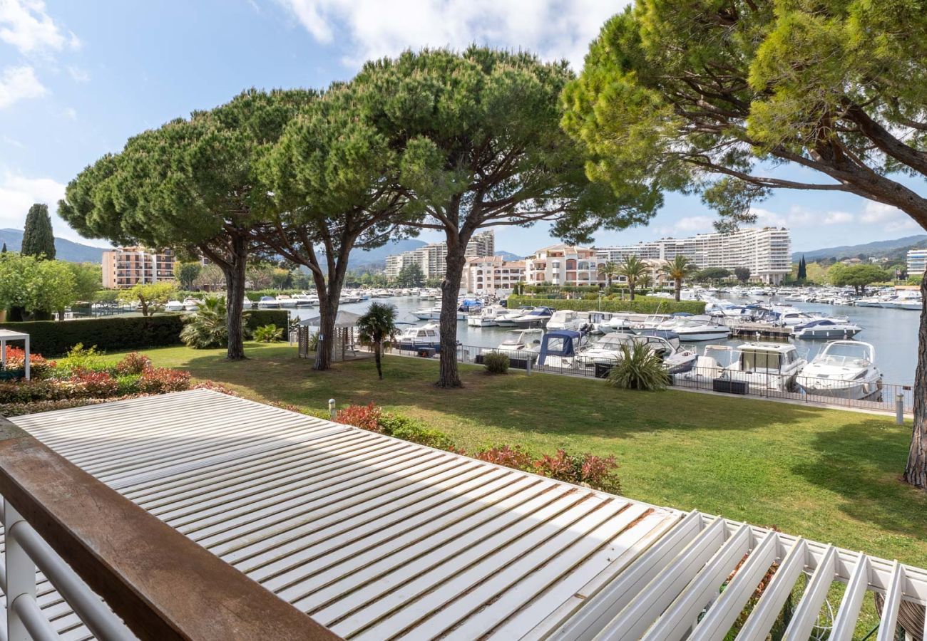 Appartement à Mandelieu-la-Napoule - Bel appartement, Balcon vue port, 4pers