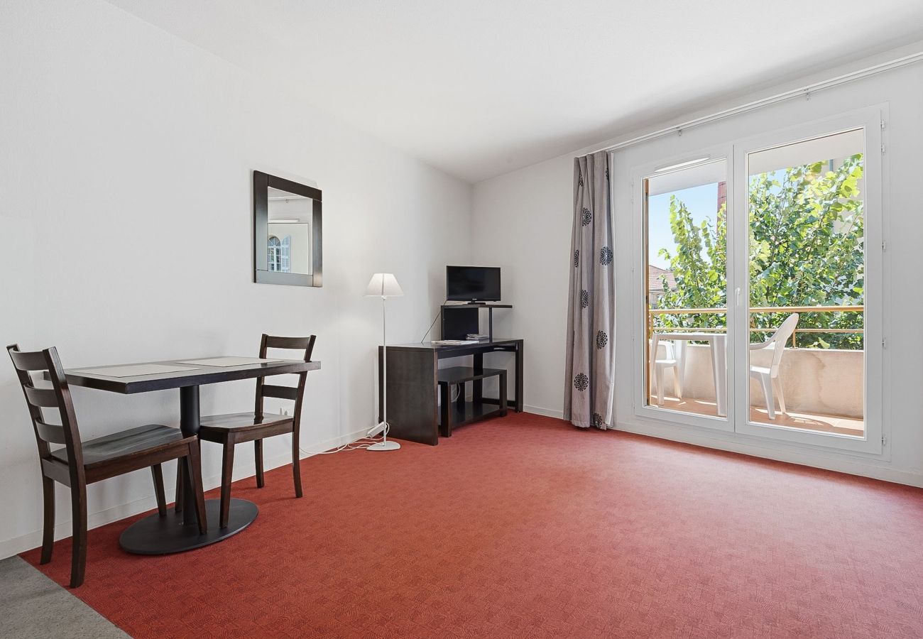 Studio à Grasse - Studio avec balcon, piscine extérieure et parking