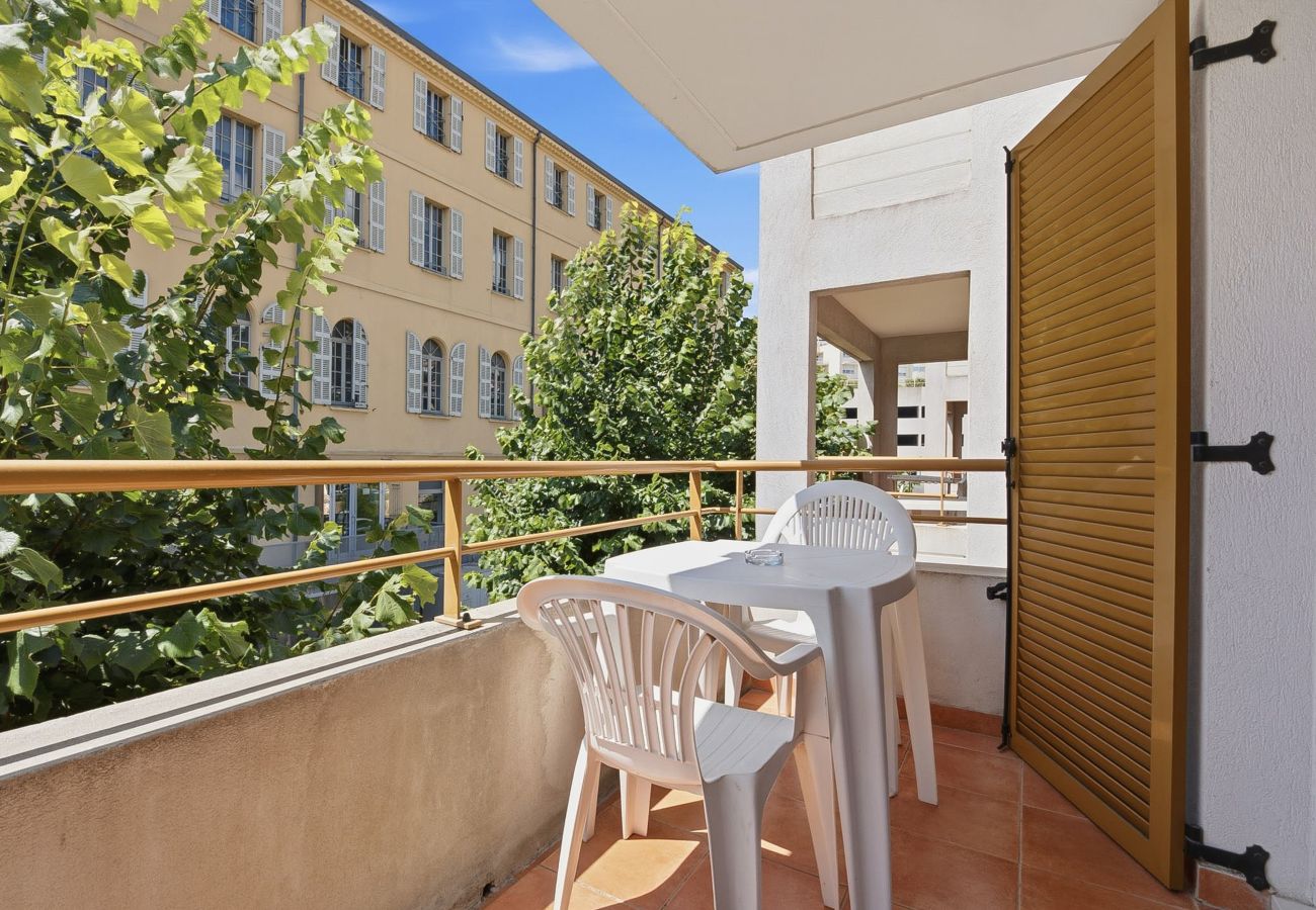 Studio à Grasse - Studio avec balcon, piscine extérieure et parking