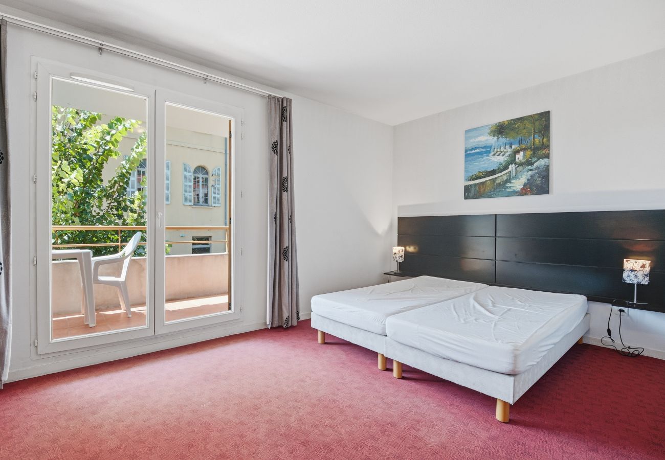 Studio à Grasse - Studio avec balcon, piscine extérieure et parking