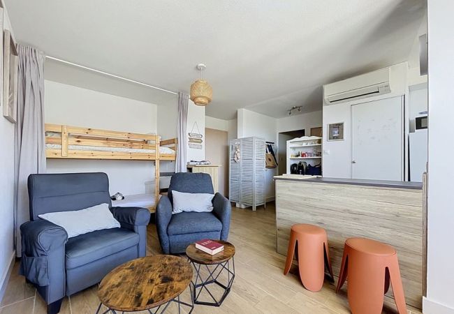 Appartement à Agde - Appartement climatisé face à la mer, parking privé