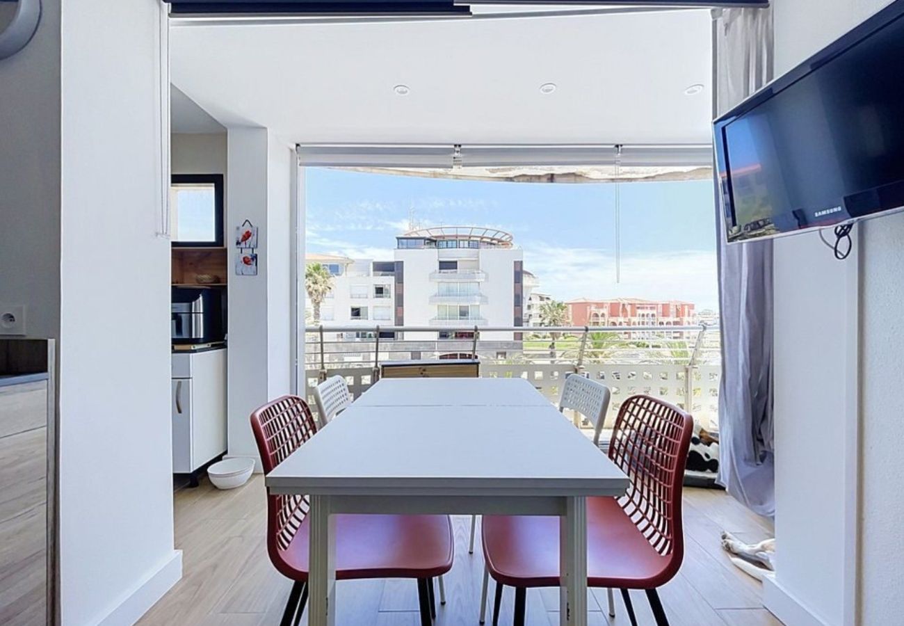 Appartement à Agde - Appartement climatisé face à la mer, parking privé