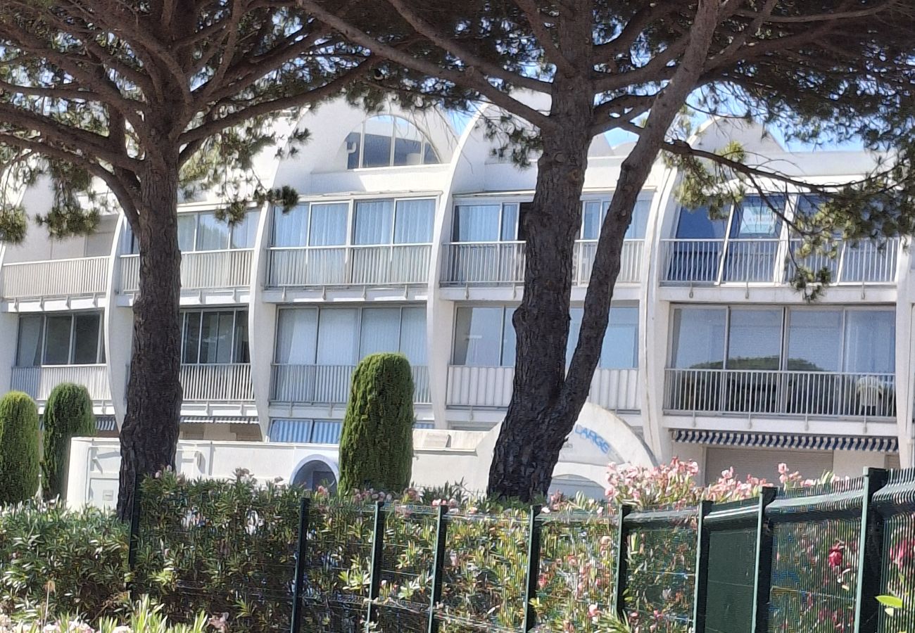 Studio à Le Grau-du-Roi - Studio avec loggia proche de la mer
