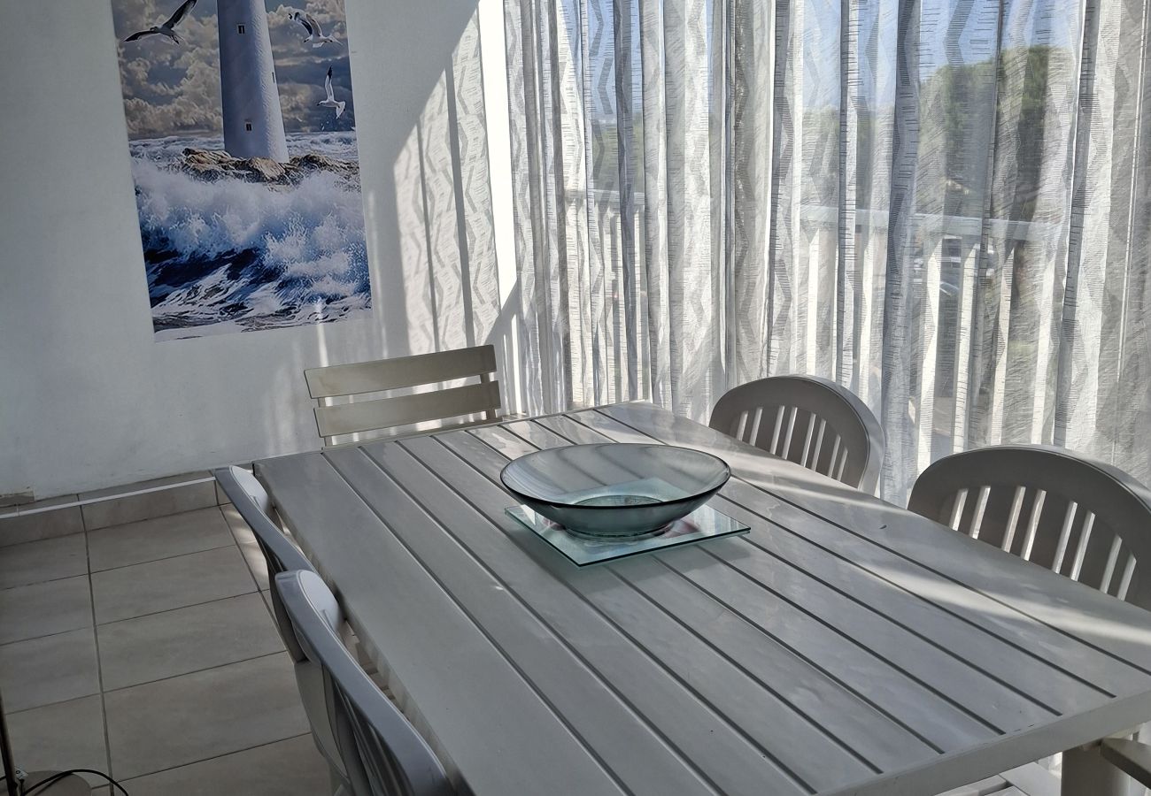 Studio à Le Grau-du-Roi - Studio avec loggia proche de la mer