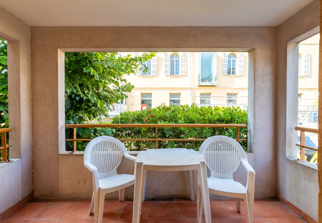 Appartement à Grasse - Appartement avec balcon et piscine 4 personnes