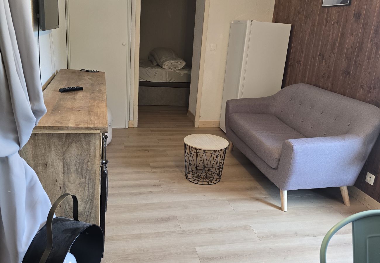 Appartement à Saint-Sorlin-d´Arves - Appartement avec coin nuit, balcon et piscine intérieure