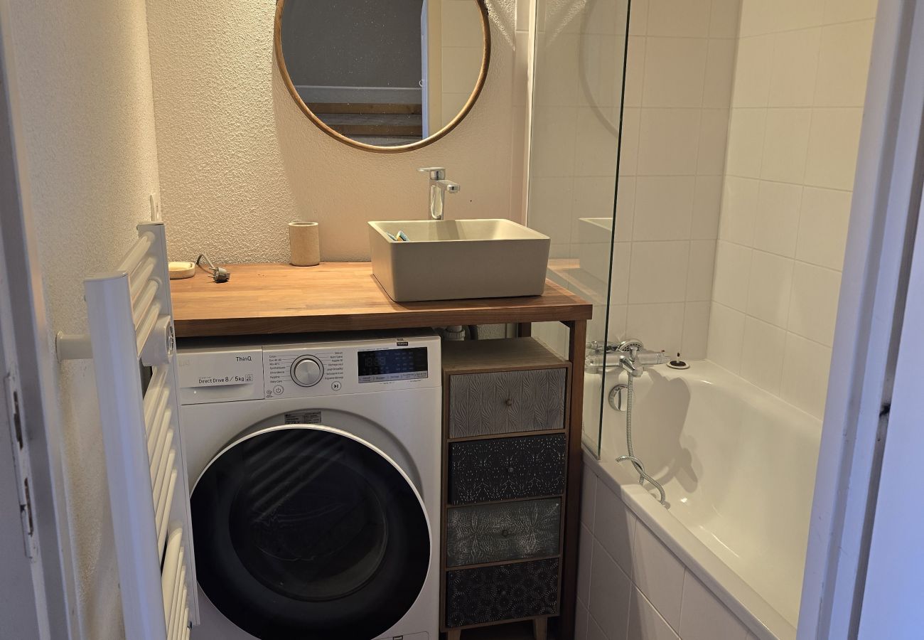 Appartement à Saint-Sorlin-d´Arves - Appartement avec coin nuit, balcon et piscine intérieure
