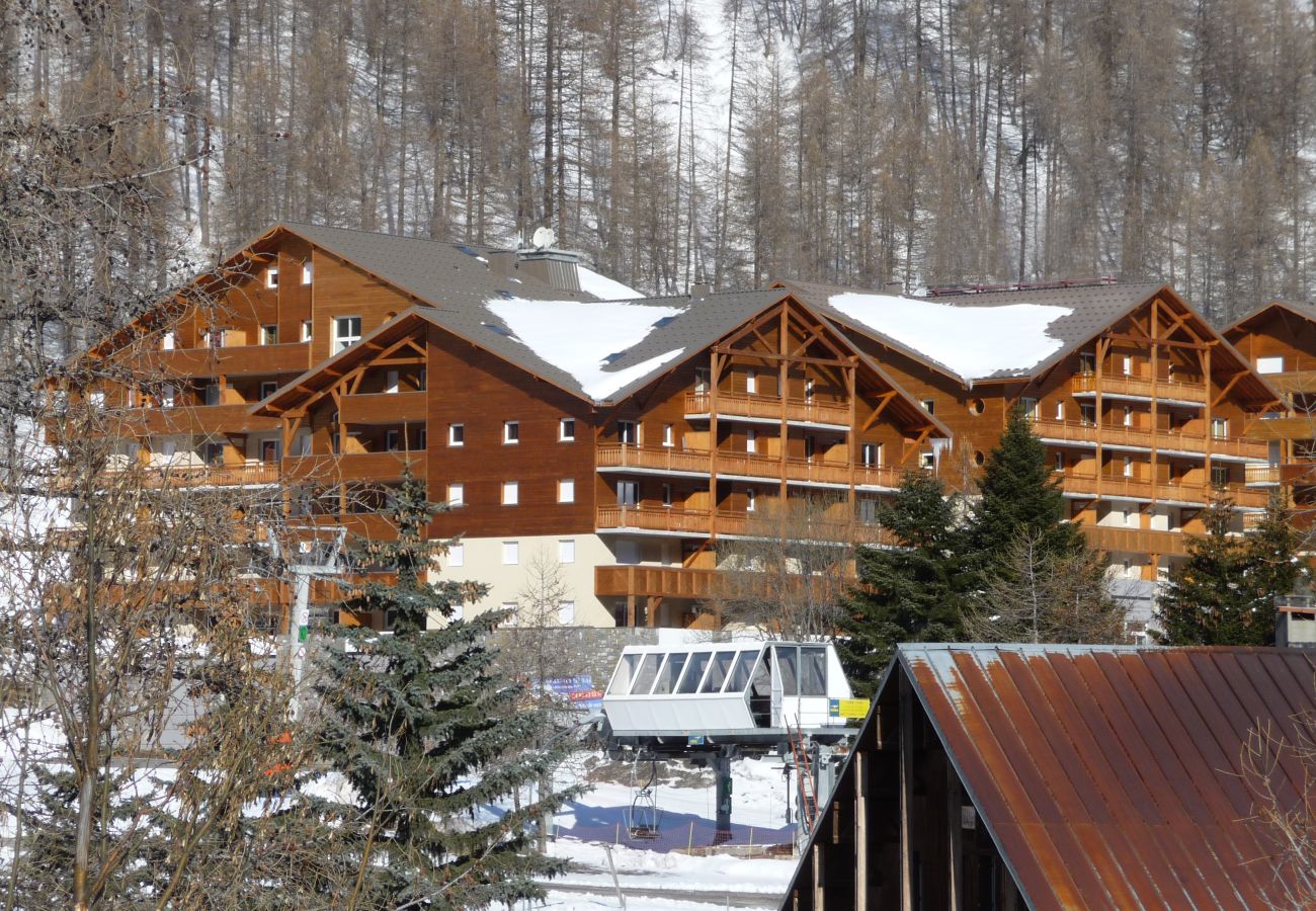 Appartement à Allos - Appartement avec balcon et piscine chauffée