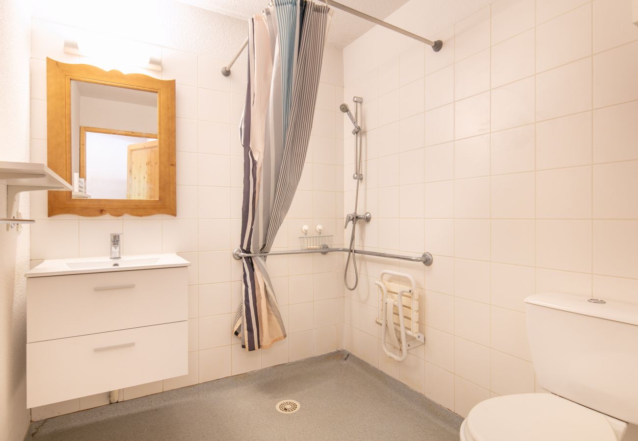 Appartement à Saint-Sorlin-d´Arves - Appartement avec balcon et piscine chauffée / PMR