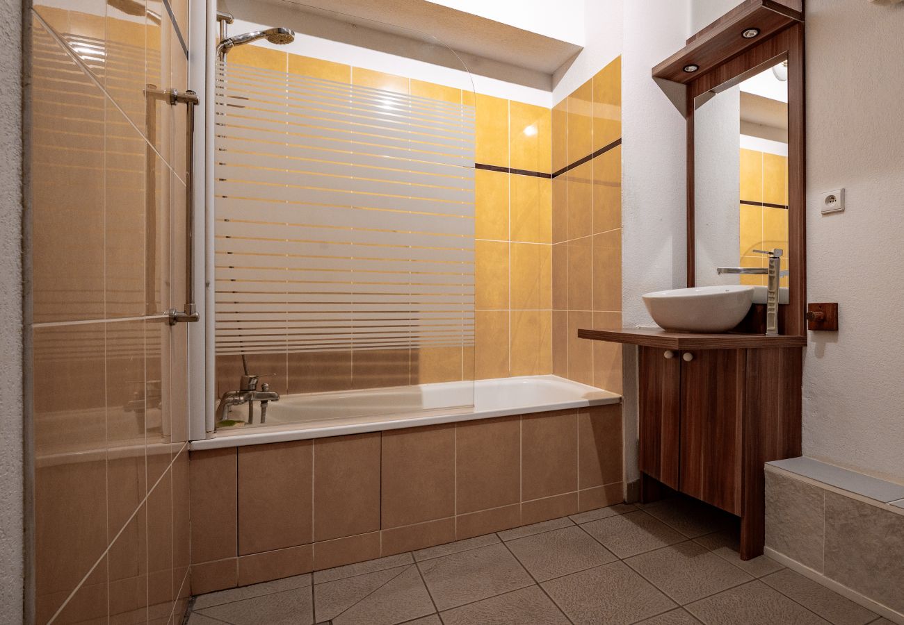 Appartement à Ax-les-Thermes - Appartement avec terrasse et piscine extérieure